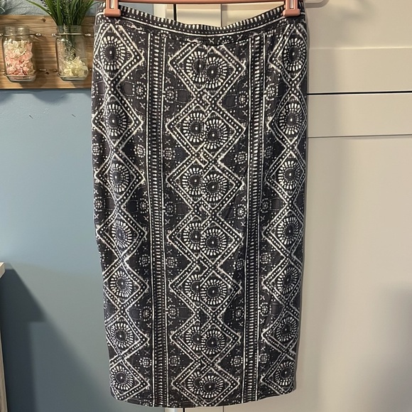 NWT Willow & Clay women’s skirt, size medium, color, slate blue - Picture 4 of 5